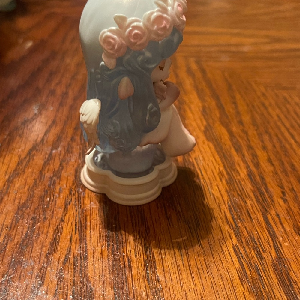 Knight Figurine with Helmet - Picture 8 of 12